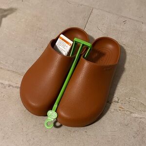 CROCS Dylan Tan Clogs